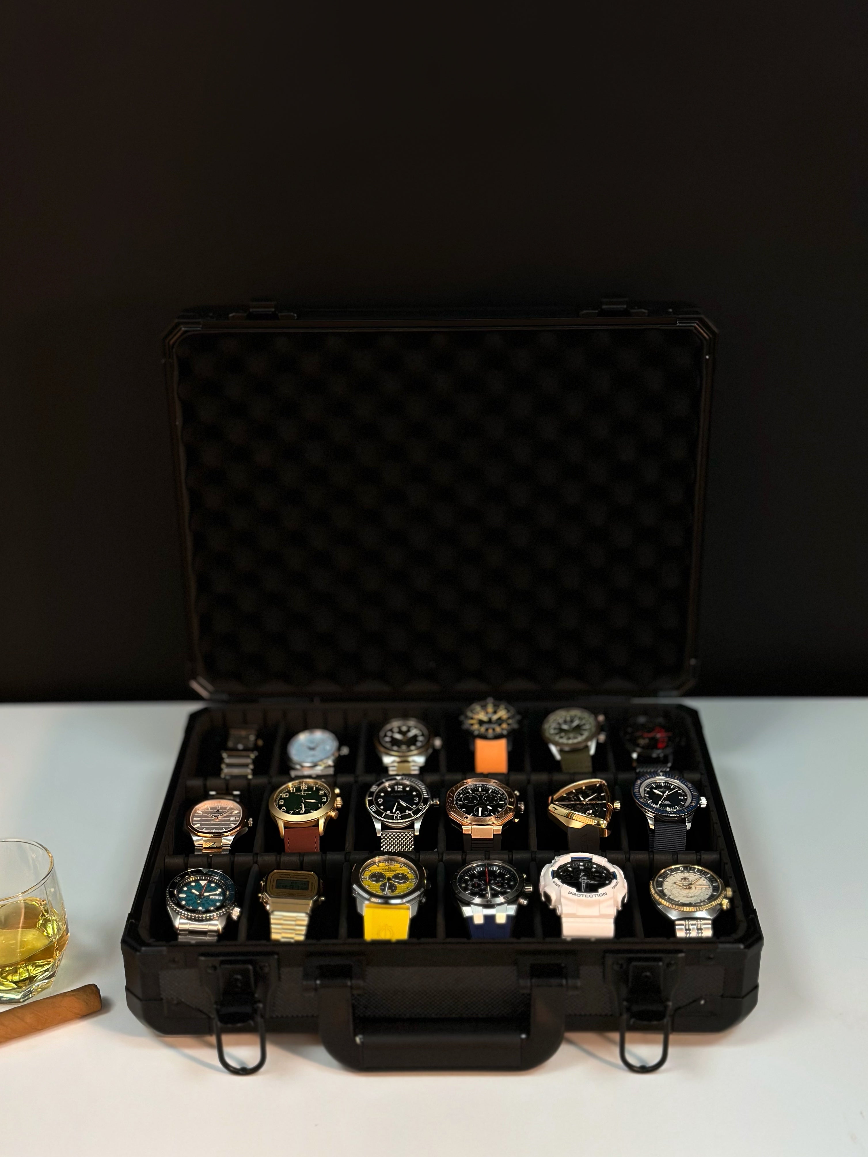 Elegant watch case with multiple compartments